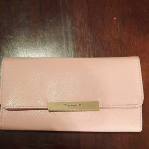 Tahari Wallet